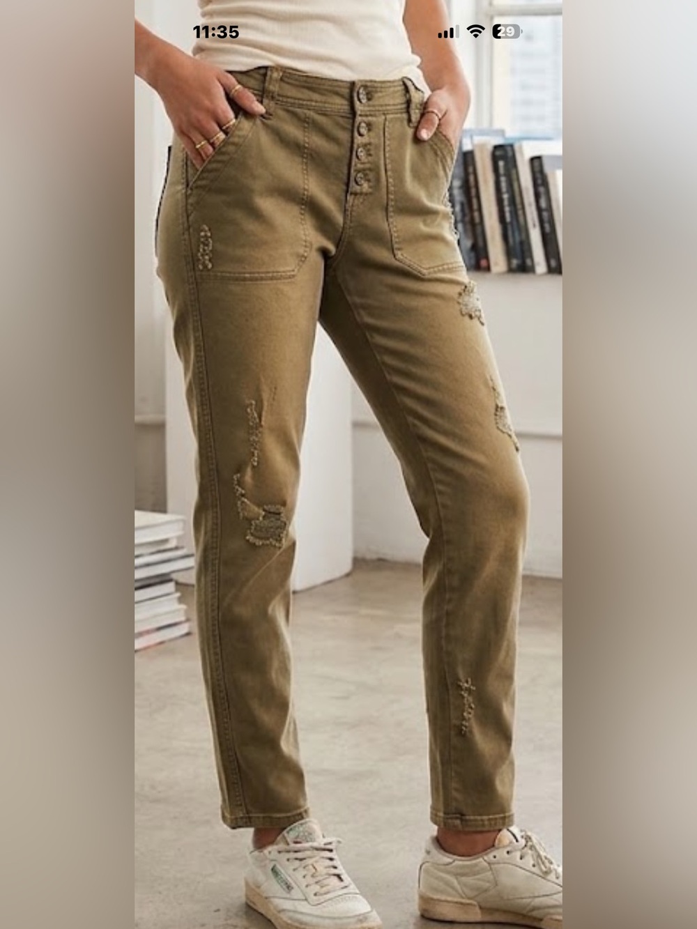 Free people Khaki Distressed Women’s Button-fly boyfriend Jean. EUC
